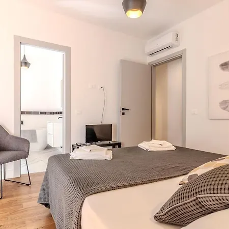 Blue Luxury Apt#3 아파트 코모