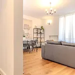 Blue 3 Spacious Family Apt, View & Parking * Como