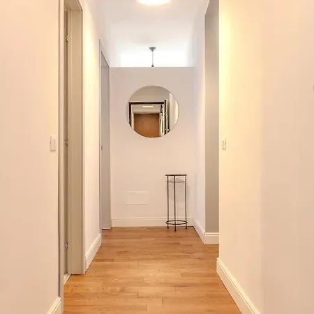 Apartment Blue 3 Spacious Family Apt, View & Parking Como