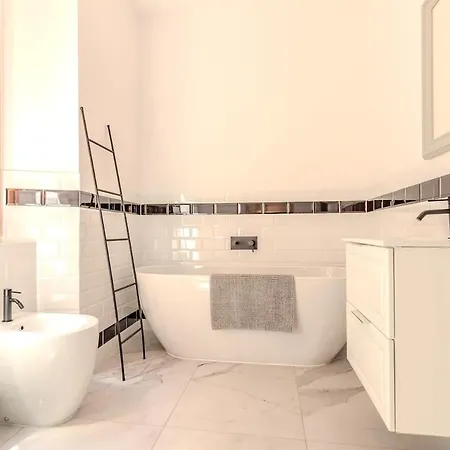 Blue 3 Spacious Family Apt, View & Parking Como