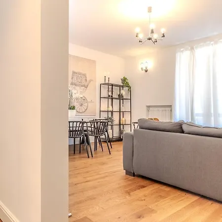 Blue 3 Spacious Family Apt, View & Parking * Como