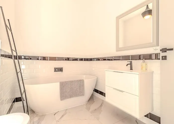 Blue Luxury Apt#3 דירה *