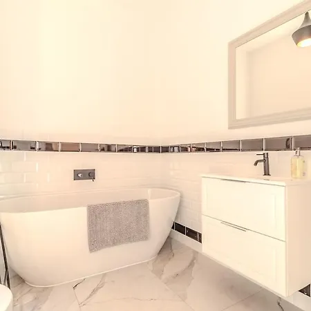 Blue 3 Spacious Family Apt, View & Parking Apartament *