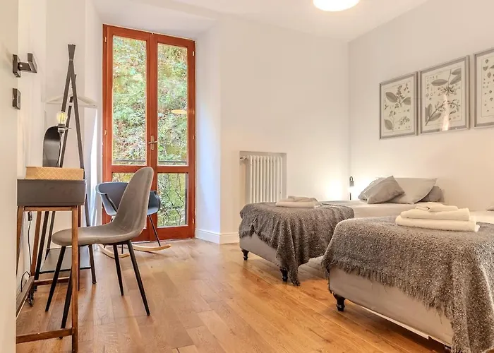 Blue Luxury Apt#3 コモ