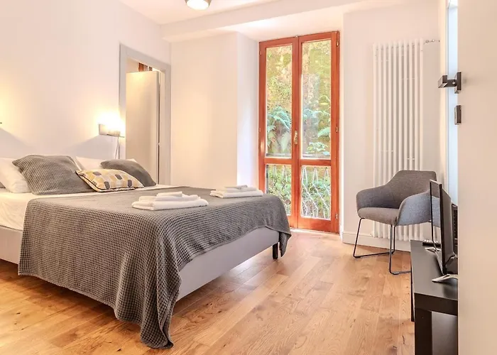 Blue Luxury Apt#3 * コモ